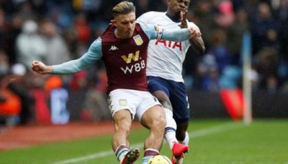  曼联防线漏洞百出，维拉公园球场惨遭阿斯顿维拉痛击