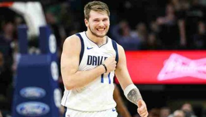  东契奇40+三双，独行侠逆风翻盘  