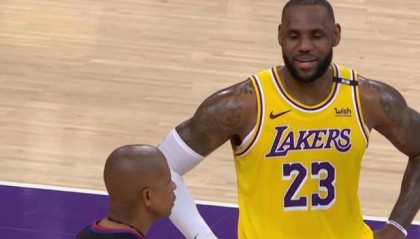  布克单节二十二分爆发，太阳三节打花开拓者取大胜