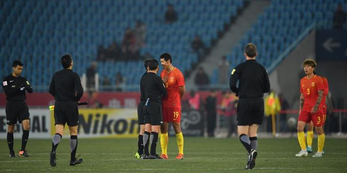  达姆施塔特中场失控，失误连连葬送好局  